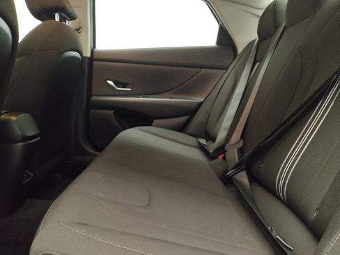 Used 2024 Hyundai Elantra Blue FWD image 18