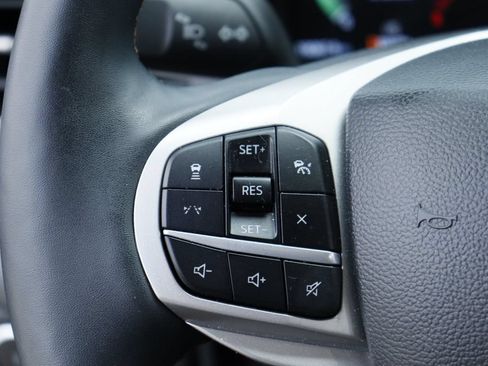 Used 2025 Ford Explorer Active w/ Active Comfort Package RWD image 12