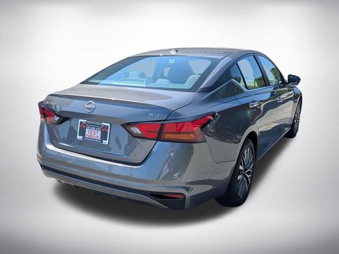 Used 2024 Nissan Altima 2.5 SV FWD image 3