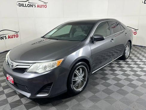 Used 2013 Toyota Camry LE FWD image 2