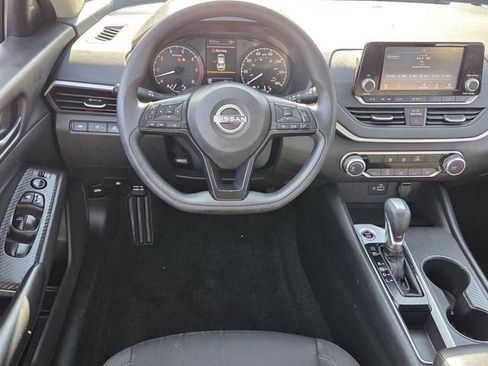 Used 2024 Nissan Altima 2.5 S FWD image 11