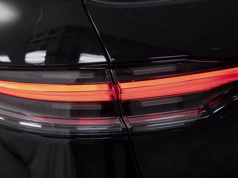 Certified 2025 Porsche Macan image 36