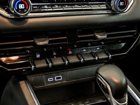 Used 2024 GMC Canyon Elevation w/ Elevation Premium Package AWD/4WD image 22