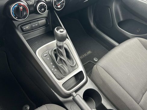 Used 2022 Hyundai Venue SE image 24