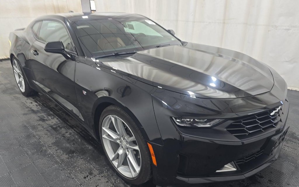 Used 2020 Chevrolet Camaro LT w/ RS Package RWD image 4