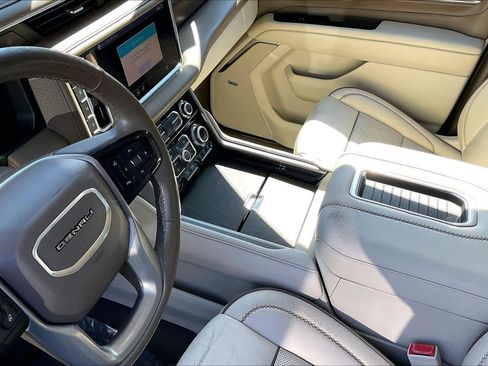 Used 2021 GMC Yukon XL Denali image 17