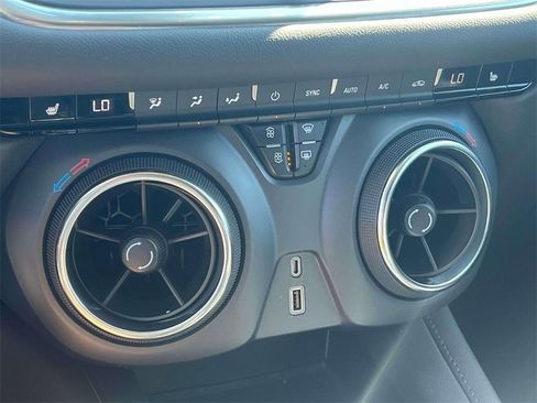 Used 2022 Chevrolet Blazer LT w/ LPO, Black Grille Bar Package image 29