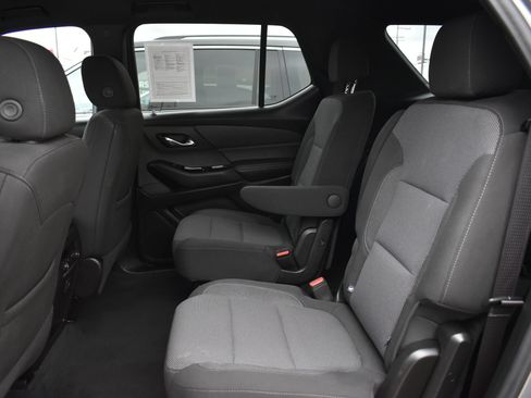 Used 2023 Chevrolet Traverse LT FWD image 16