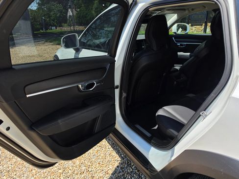 Used 2019 Volvo V90 T6 Cross Country w/ Protection Package Premier AWD/4WD image 18