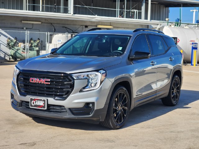 Used 2024 GMC Terrain SLT w/ Elevation Edition FWD image 3