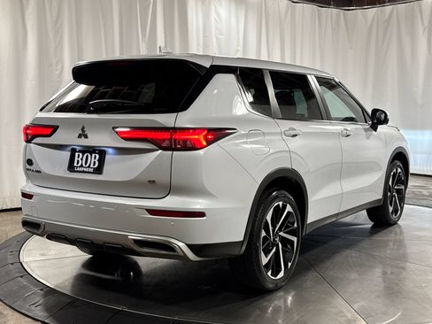 Used 2023 Mitsubishi Outlander SE AWD/4WD image 12
