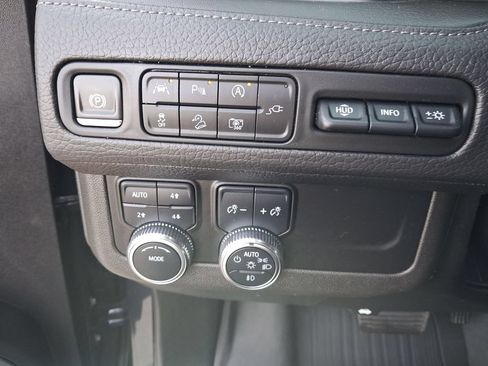 Used 2022 GMC Yukon Denali AWD/4WD image 15