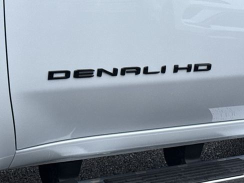 New 2026 GMC Sierra 2500 Denali w/ Denali Reserve Package AWD/4WD image 15