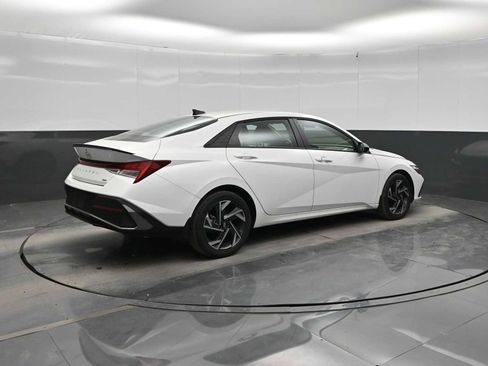 Used 2025 Hyundai Elantra SEL FWD image 7