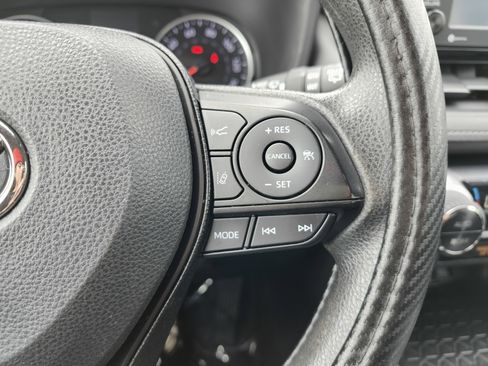 Used 2021 Toyota RAV4 XLE AWD/4WD image 33