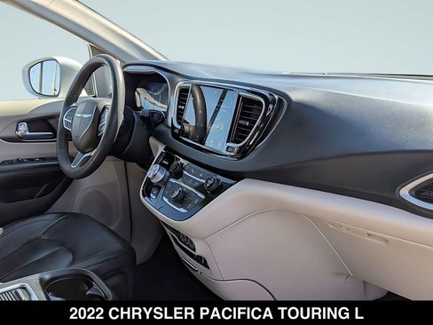 Used 2022 Chrysler Pacifica Touring-L FWD image 31