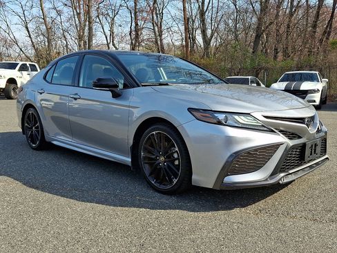 Used 2021 Toyota Camry XSE image 6