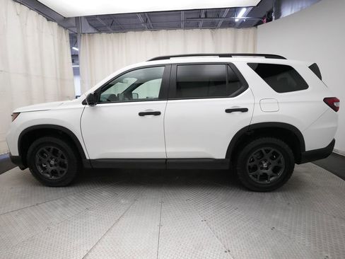 Certified 2025 Honda Pilot TrailSport image 24