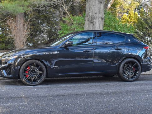 Used 2021 Maserati Levante S GranSport image 4