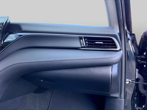 Used 2022 Toyota Camry SE FWD image 18