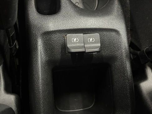 Used 2019 Nissan Kicks SV FWD image 27