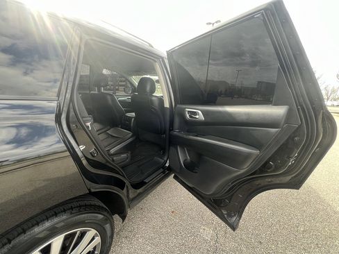 Used 2020 Nissan Pathfinder SL image 12