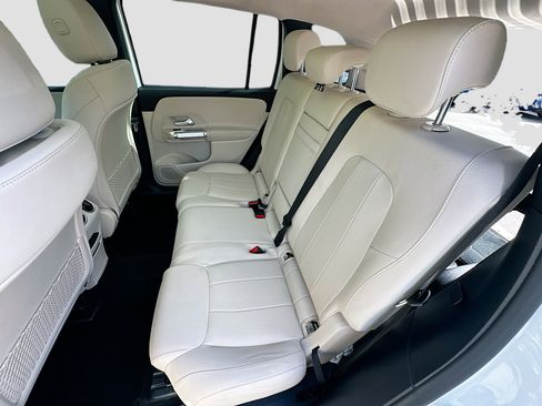 Used 2022 Mercedes-Benz GLB 250 4MATIC image 26