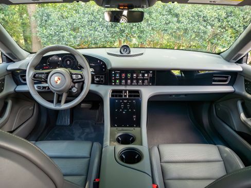 Used 2022 Porsche Taycan image 23