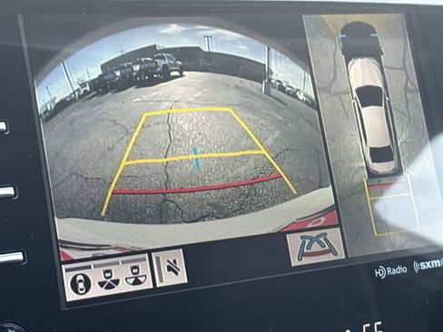 Used 2019 Toyota Camry XLE image 19