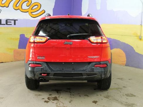 Used 2017 Jeep Cherokee Trailhawk w/ Cold Weather Group AWD/4WD image 7