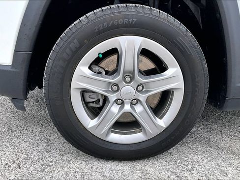 Used 2024 Jeep Compass Latitude AWD/4WD image 9