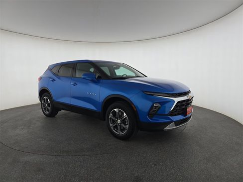 Used 2025 Chevrolet Blazer LT image 1
