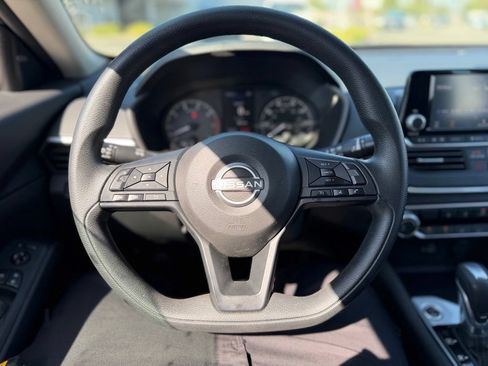 Used 2024 Nissan Altima 2.5 S FWD image 6