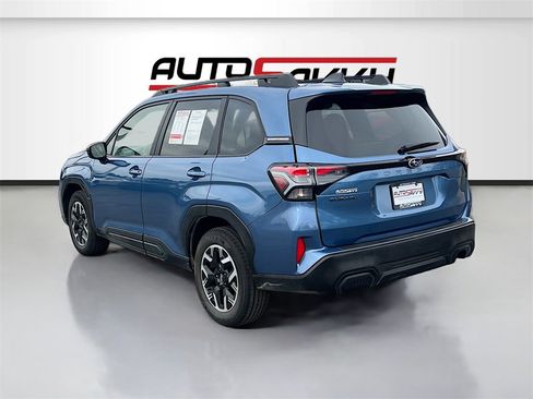 Used 2025 Subaru Forester Premium w/ Convenience Package #1 image 5