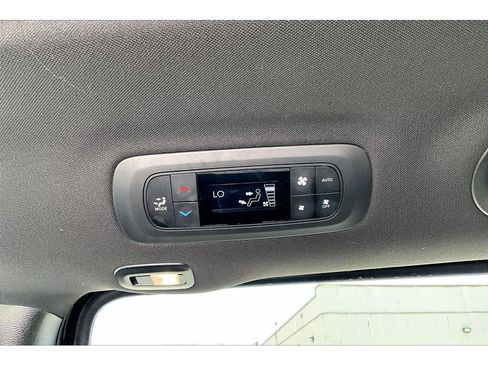 Certified 2025 Chrysler Pacifica Limited FWD image 13