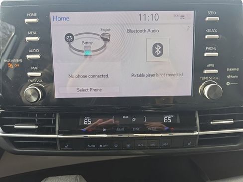 Used 2024 Toyota Sienna XLE image 30