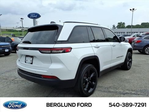 Used 2024 Jeep Grand Cherokee Altitude AWD/4WD image 5