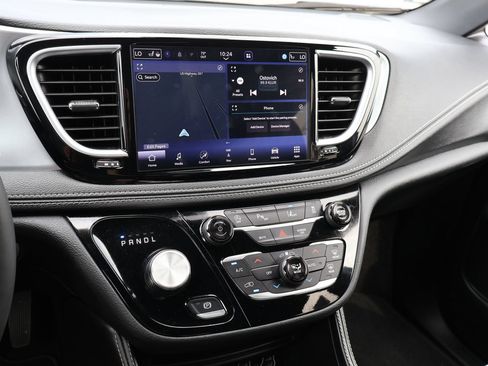 Used 2025 Chrysler Pacifica Limited FWD image 22