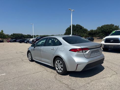Used 2025 Toyota Corolla LE FWD image 6