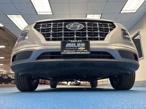 Used 2025 Hyundai Venue SEL image 15