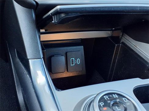 Certified 2022 Ford Explorer XLT w/ Equipment Group 202A image 15