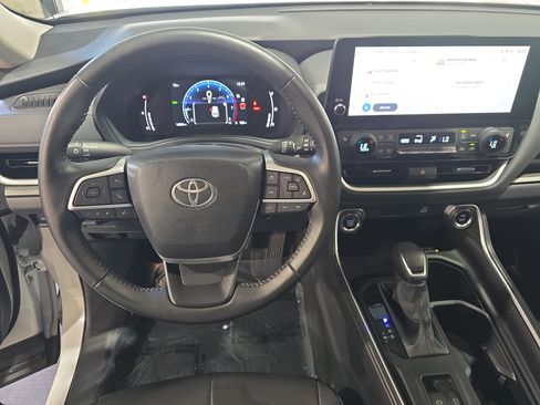 Used 2024 Toyota Grand Highlander AWD image 17