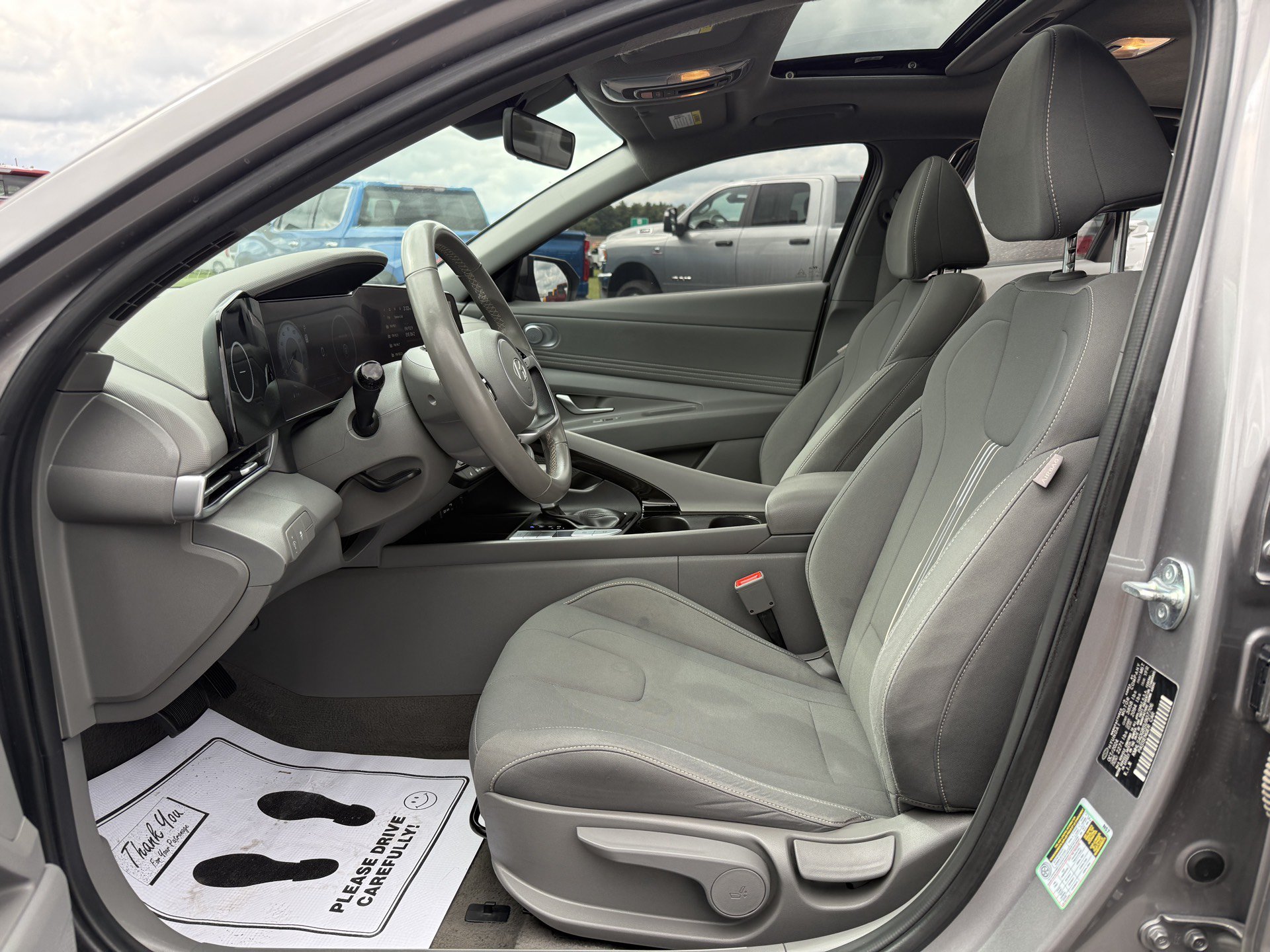 Used 2025 Hyundai Elantra SEL FWD image 28