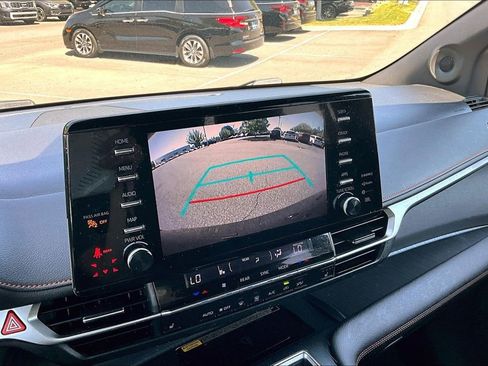 Used 2021 Toyota Sienna XSE w/ XSE Plus Package FWD image 13