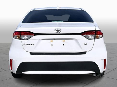 Used 2022 Toyota Corolla LE image 4
