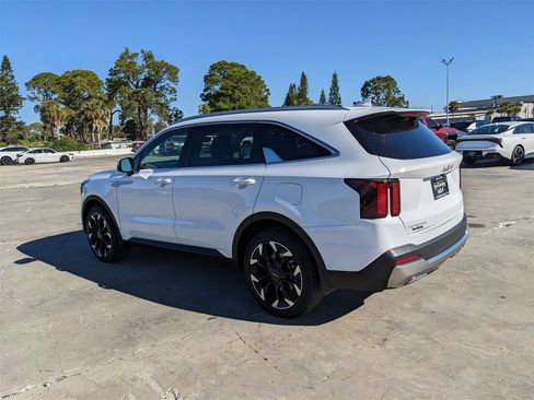 Certified 2025 Kia Sorento EX w/ Panoramic Sunroof Package image 7