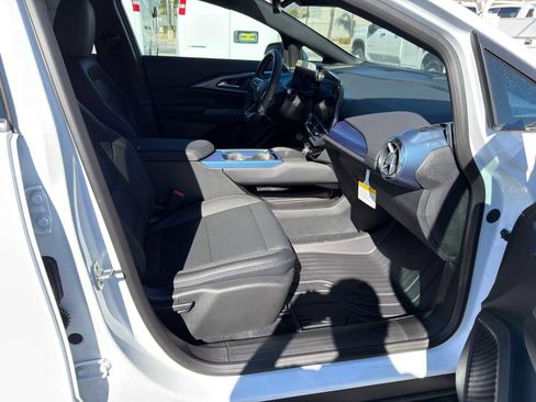 New 2026 Chevrolet Equinox EV LT image 10