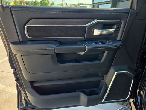 Used 2025 RAM 2500 Laramie AWD/4WD image 14