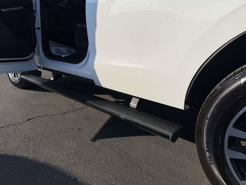 Used 2025 Ford Expedition Platinum image 10