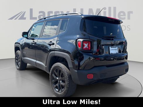 Used 2017 Jeep Renegade Altitude AWD/4WD image 3